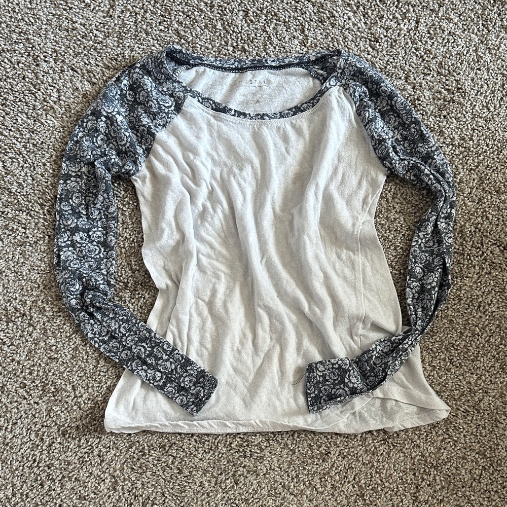 Vintage Women's Gray and Black Long Sleeve Aeropostale  Top